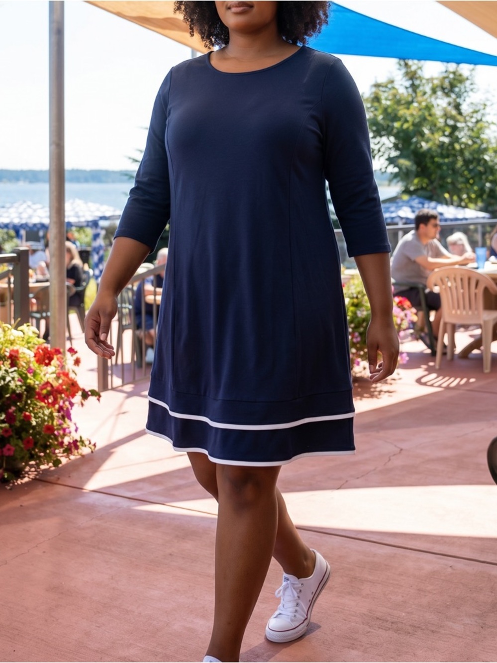 Duffield Lane Navy cotton/spandex with dress white hem piping Lg